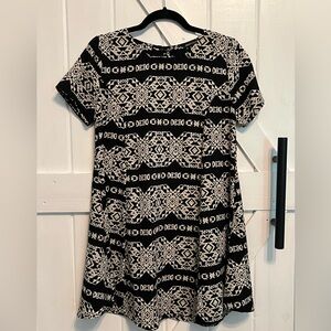 Jella Couture Short Sleeve Dress - Black with White Detail - Size M